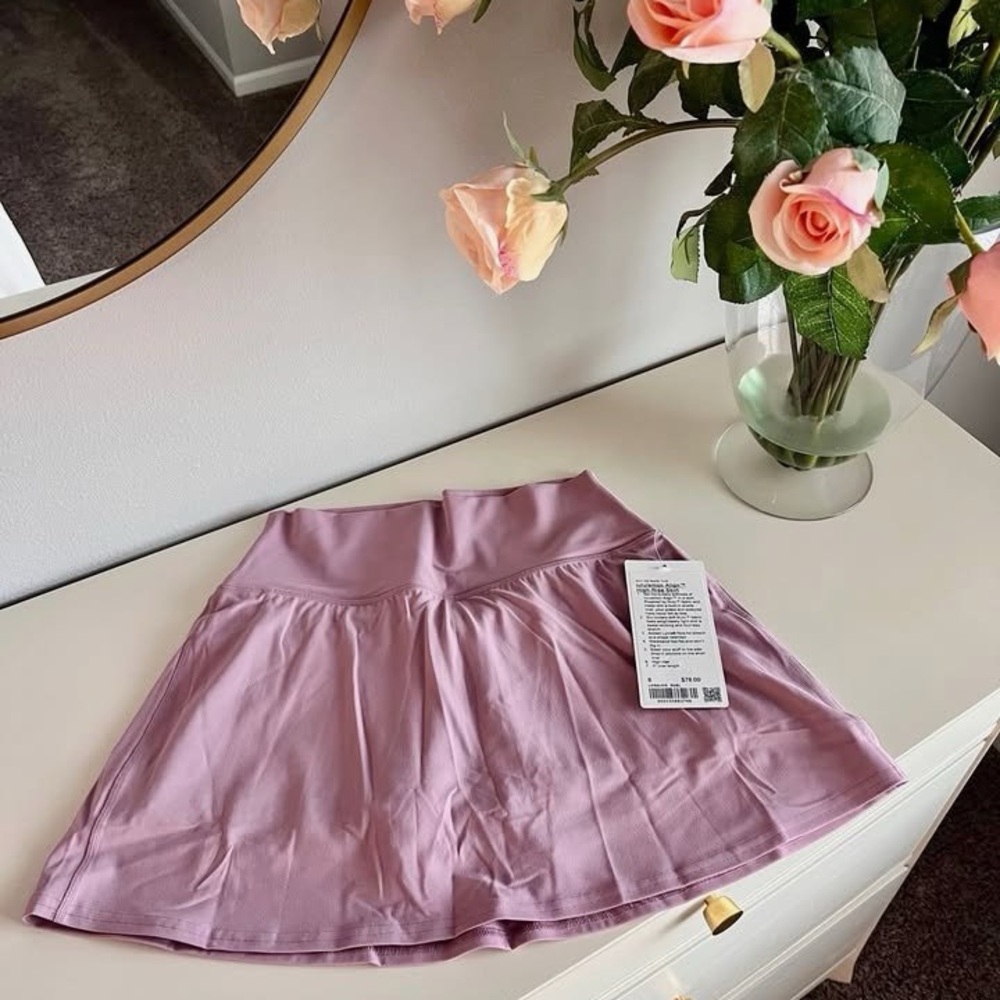 NEW WITH TAGS: size 8 LULULEMON ALIGN high-rise skirt (in color: rose blush)